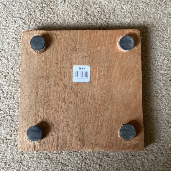 Ribbed Wooden Riser - Picture 3 of 4